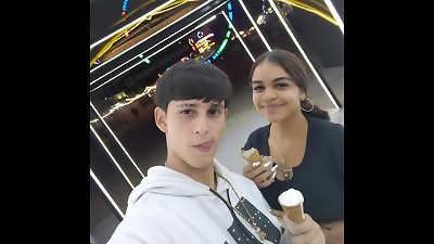 BLOG IN SPANISH - I go for a walk with my gigantic donk brown-haired girlfriend - surprise at the end of the blog - scorching boyfriends