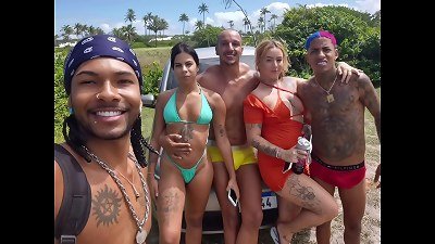 Leaked on the internet! watch what this group of friends do in a public place!