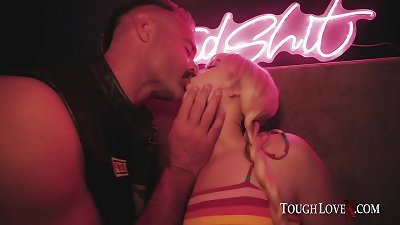 TOUGHLOVEX third wheel with blond spinner Lilly Bell