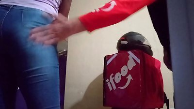 Casada trabalhando na loja de a&ccedil;a&iacute; e deu para o entregador do iFood Instagram @akemilackoficial