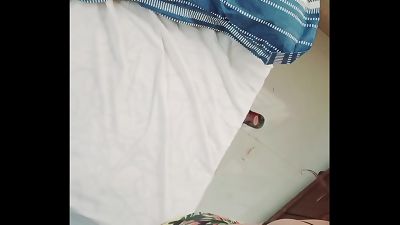 Ella es follada por el patr&oacute;n, y descarg&oacute; su leche dentro de su sabrosa panocha.