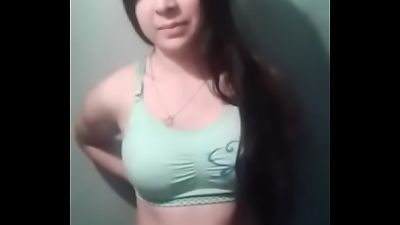 Jovencita Colegiala se desnuda para pagar apuesta. flick COMPLETO https://vidoza.net/i0enilnqqmv2.html