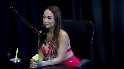 He commented on the generation of content creators, he enjoys to provoke, he enjoys to go to swingers' clubs, and the bad recording... - Belinha Baracho (WATCH ON: SHEER/RED)